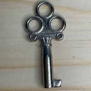 Vintage Style Pendant Skeleton Key